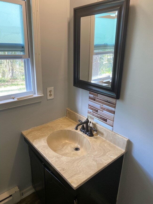 Building Photo - 7621 Longstreet Dr