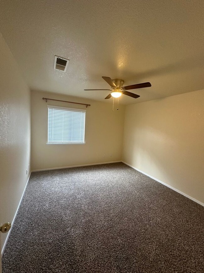 Building Photo - 3/2 Granville in NW Fresno. 3 car garage a...