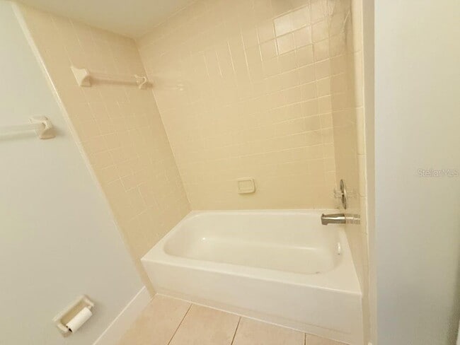 Building Photo - 109 Lakepointe Cir