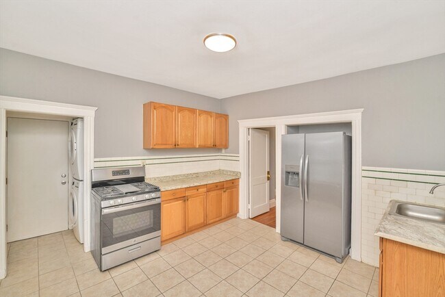 Building Photo - 146 Homestead St