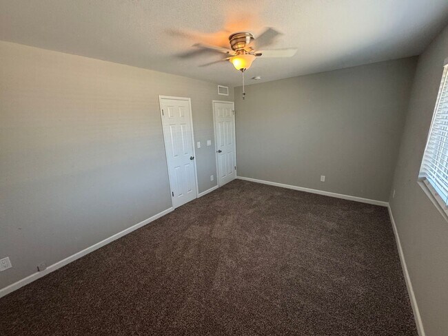 Building Photo - 2 Bedroom - 2 Bath - 1400 Sq. Ft. Home - 55+ Community in Sun City