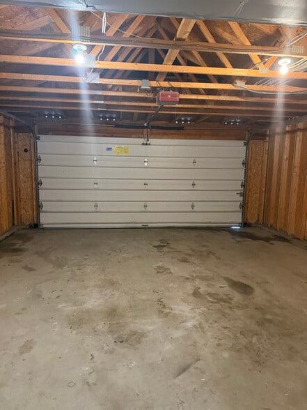 Building Photo - 223 Ivy St SE