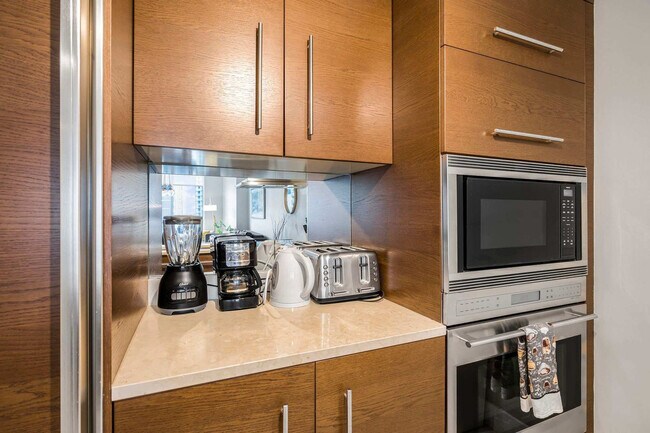 Building Photo - 485 Brickell Ave