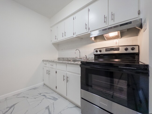 Primary Photo - Woodland Manor Apartments