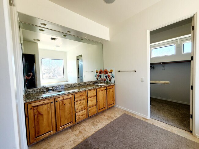 Building Photo - Rio Verde Custom!
