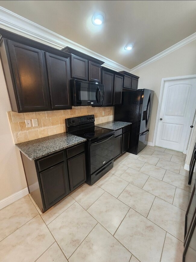 Building Photo - 3 bed 2 bath 2 car garage in Lone Star Trails!