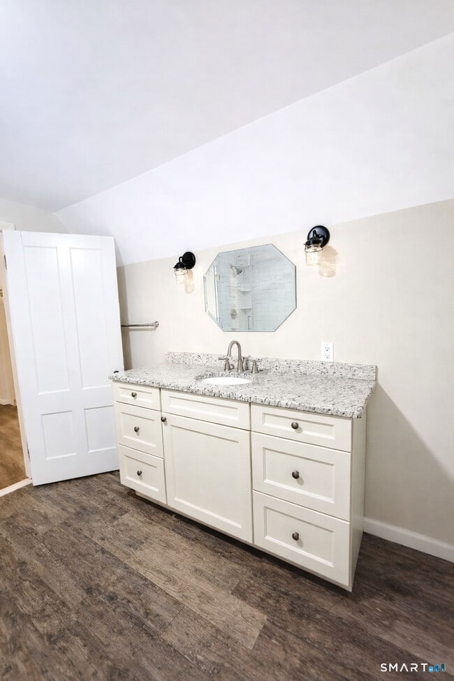 Building Photo - 33 Fair St