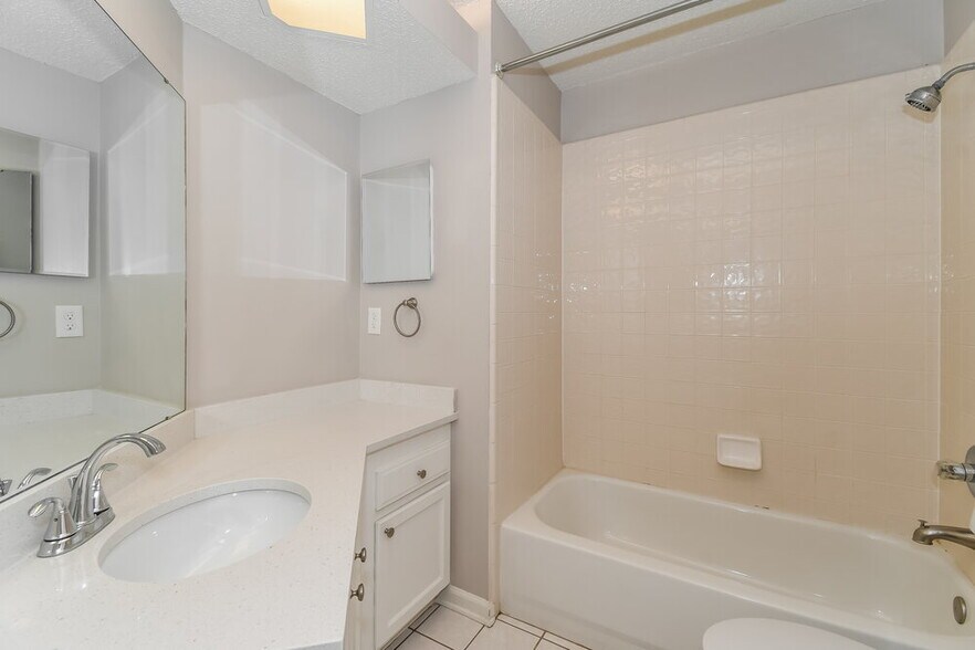 Building Photo - 337 Island View Cir