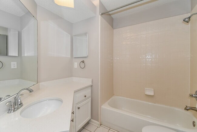 Building Photo - 337 Island View Cir