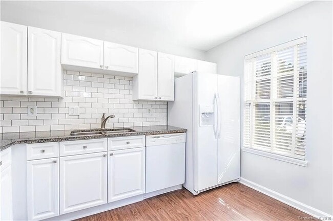 Building Photo - 3715 Melrose Cottage Dr