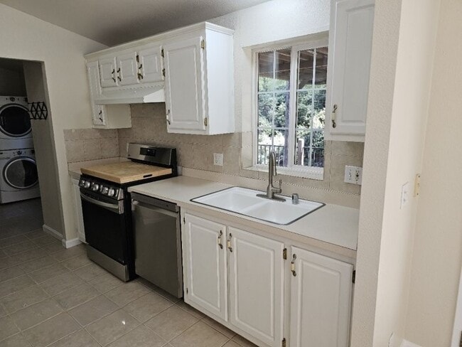 Building Photo - 10513 Katy Ln