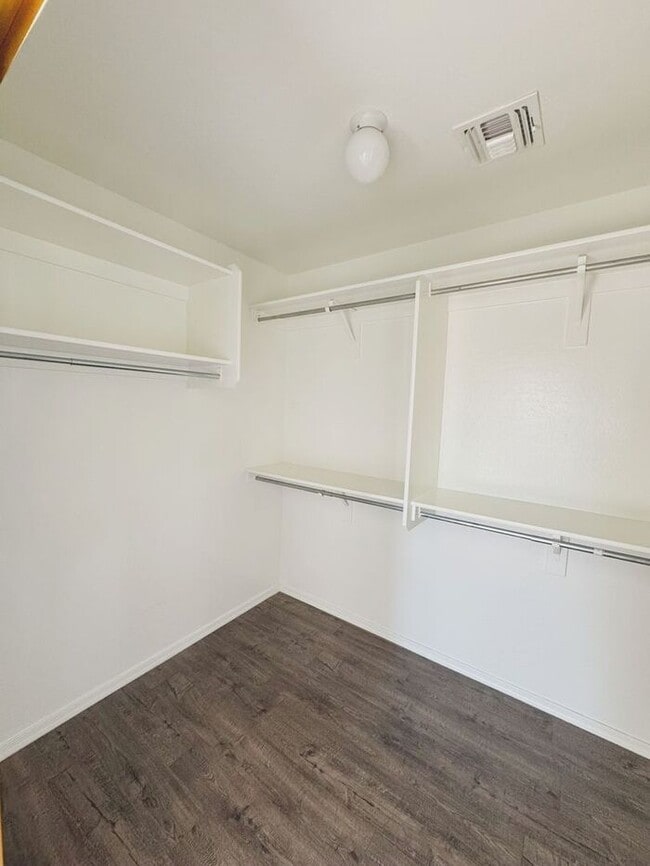 Building Photo - 4BR / 2.5BA Home with Expansive Lot – 2-Car Garage, Community Pools & Golf