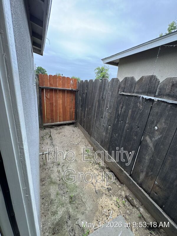 Building Photo - 331 E Elm St