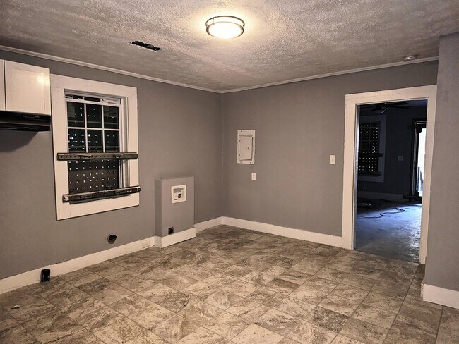 Building Photo - 2334 Garden Dr