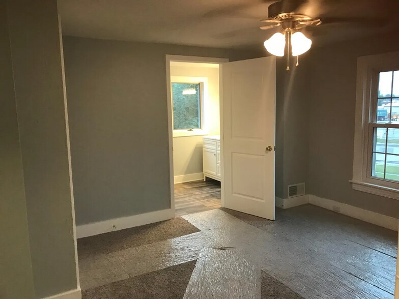 Building Photo - 28 McCosh St