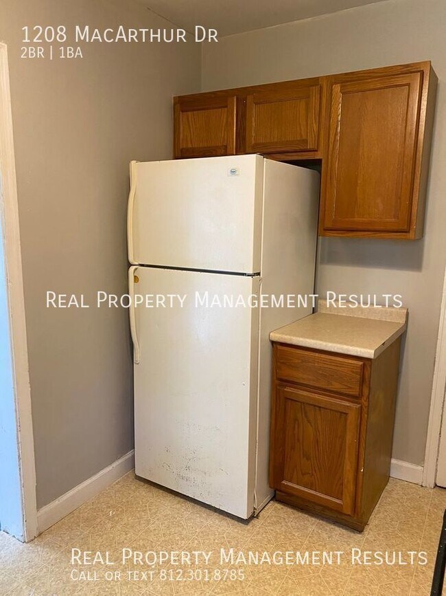 Building Photo - 2 Bedroom, 1 Bath Duplex, Eastside