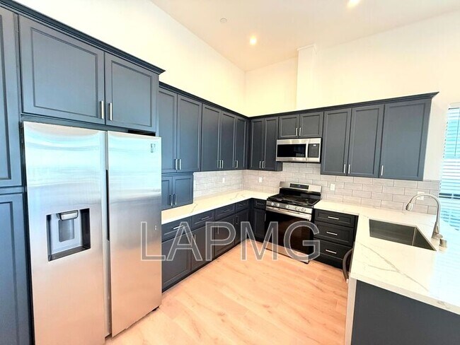 Building Photo - 3414 London St