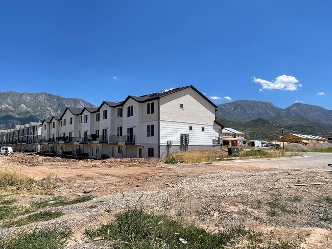 Building Photo - 3-Bedroom Townhome in Santaquin!