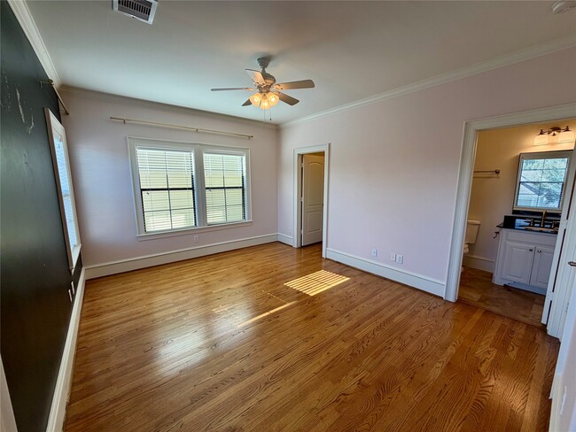 Building Photo - 2710 Nicholson St