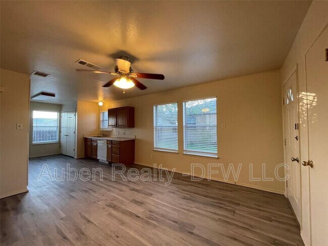 Building Photo - 121 Cambridge Dr