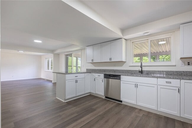 Building Photo - 6221 Longford Rd