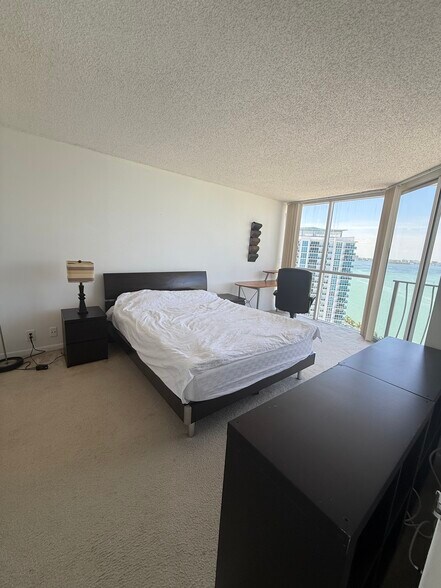 Building Photo - 7601 E Treasure Dr