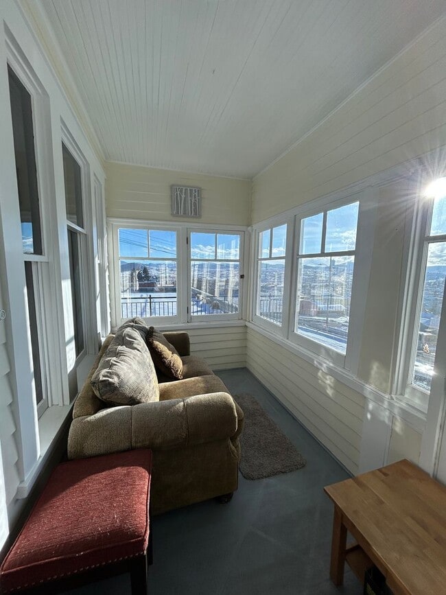 Building Photo - 410 N Washington St