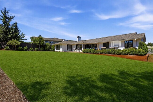 Building Photo - 3Bd/2Ba Bellevue Home