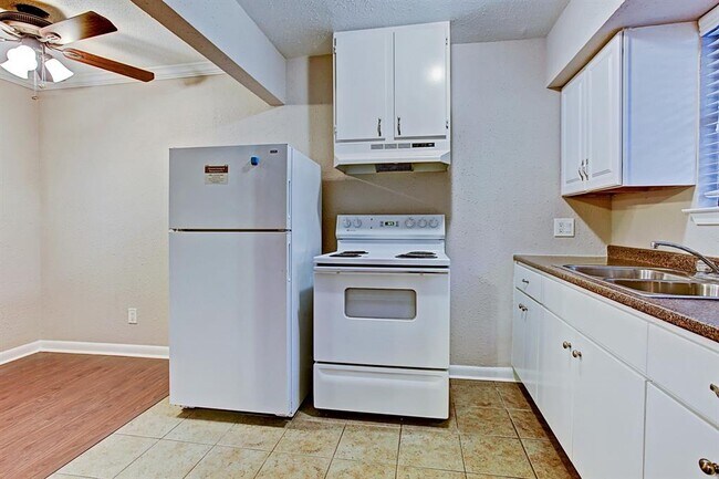 Building Photo - 405 Hawthorne St