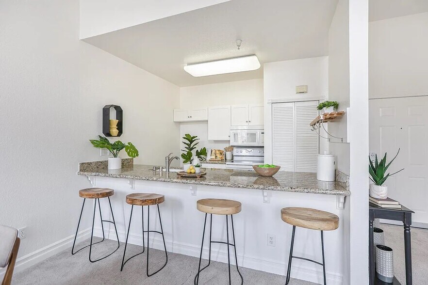 Kitchen (FRIDGE INCLUDED) - 516 Martha St