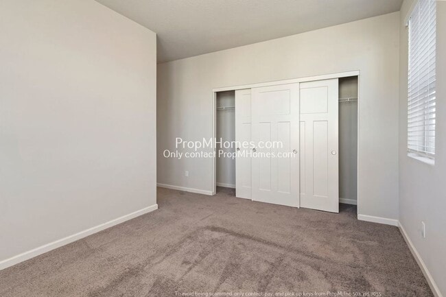 Building Photo - 7112 SE Firefly Ln