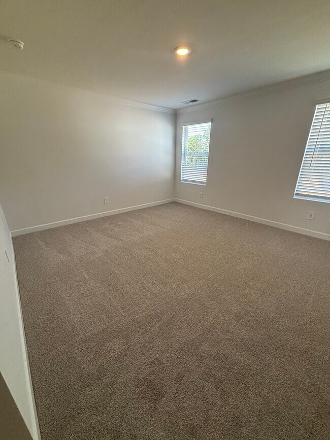 Building Photo - 222 Tiger Lily Dr
