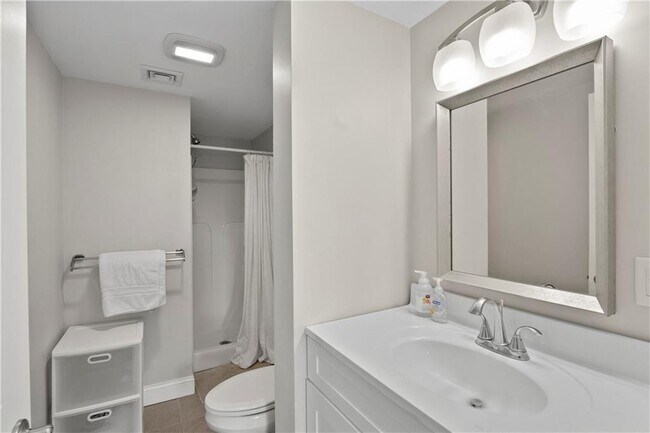 Building Photo - 71 Olney St