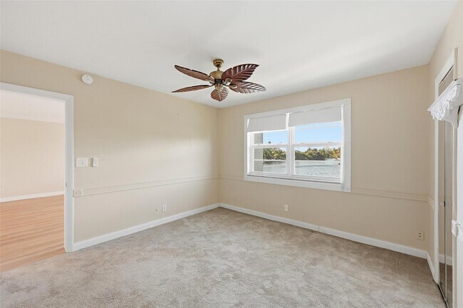 Building Photo - 801 NE 18th Ct