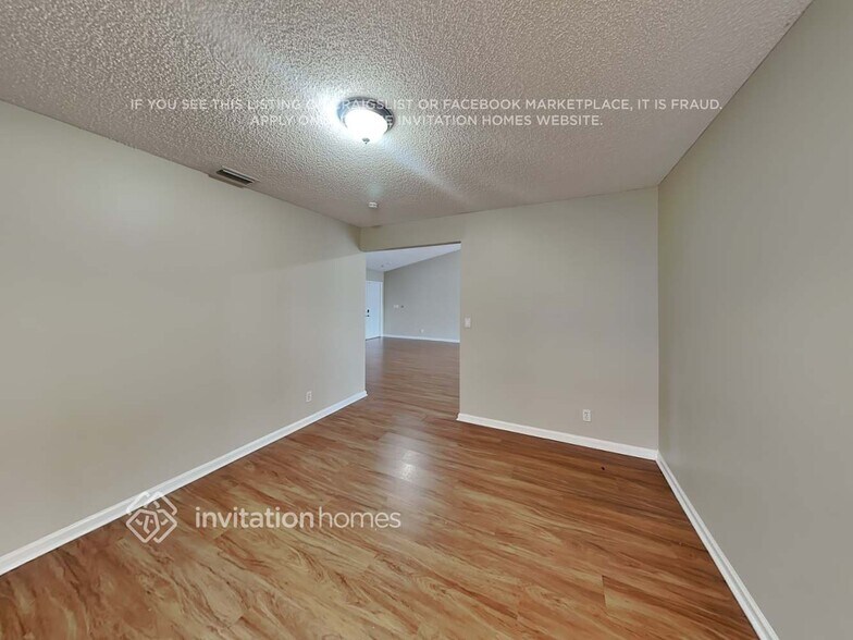 Building Photo - 5830 NW 40th Ln