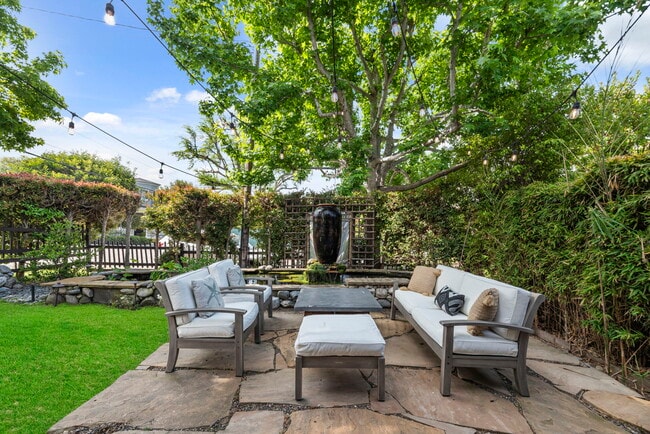 Building Photo - 669 35th St