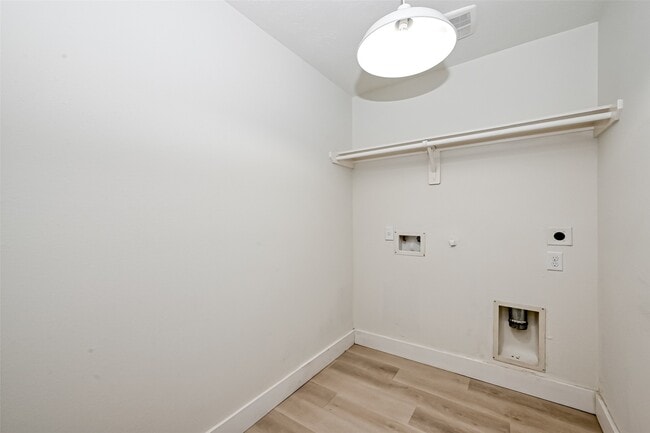 Building Photo - 3618 Hera Dr