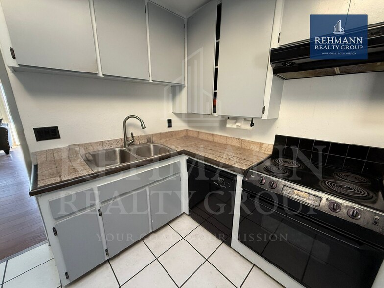 Building Photo - 6331 Caminito Andreta