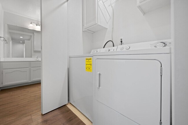 Building Photo - 3581 Cameo Dr