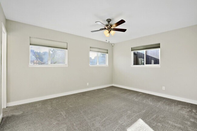Building Photo - 5716 Wellington Dr