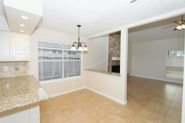 Building Photo - 2731 Colony Dr