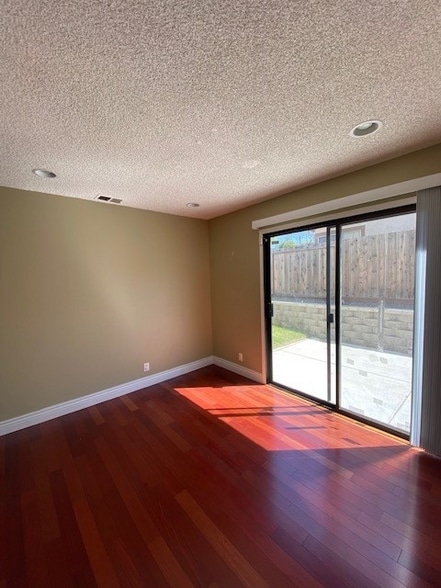 Building Photo - 4483 Oakbrook Ct
