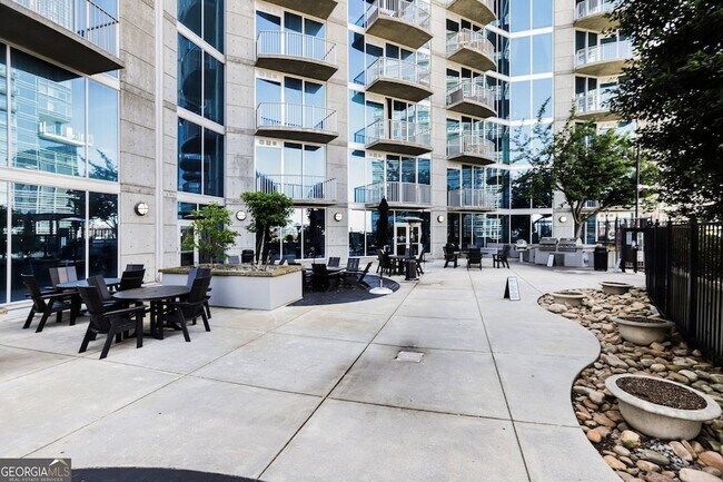 Building Photo - 400 W Peachtree St NW