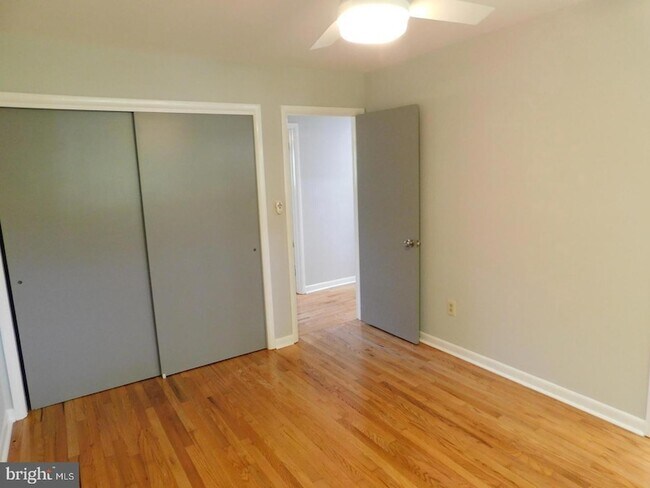 Building Photo - 1242 S Governors Ave