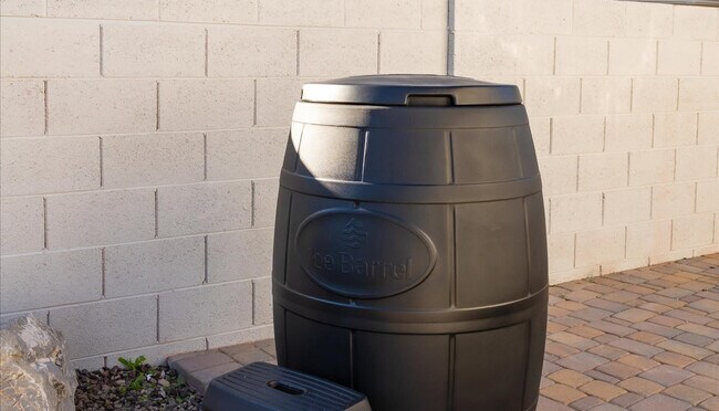 Building Photo - 2431 E Laurel St