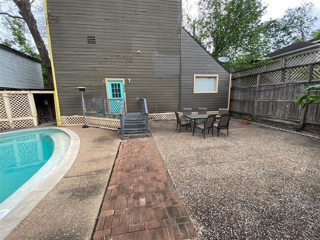 Building Photo - 404 Hawthorne St