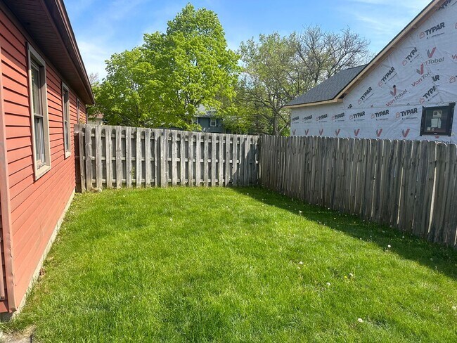 Building Photo - Welcome to this charming 3 bedroom, 2 bathroom home located in West Lafayette, IN.