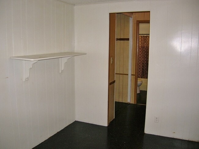 Building Photo - 205 E Elm St