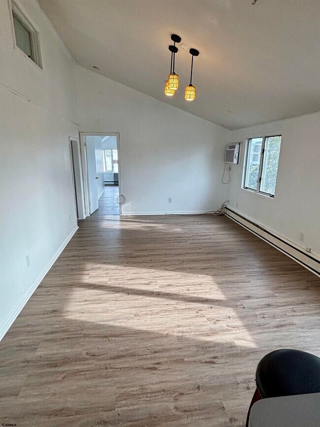 Building Photo - 338 N Harrisburg Ave