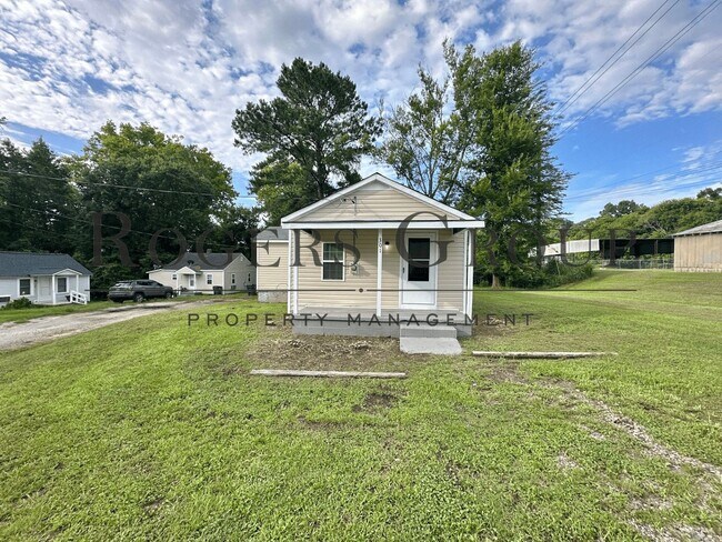 Building Photo - 301 Perry St